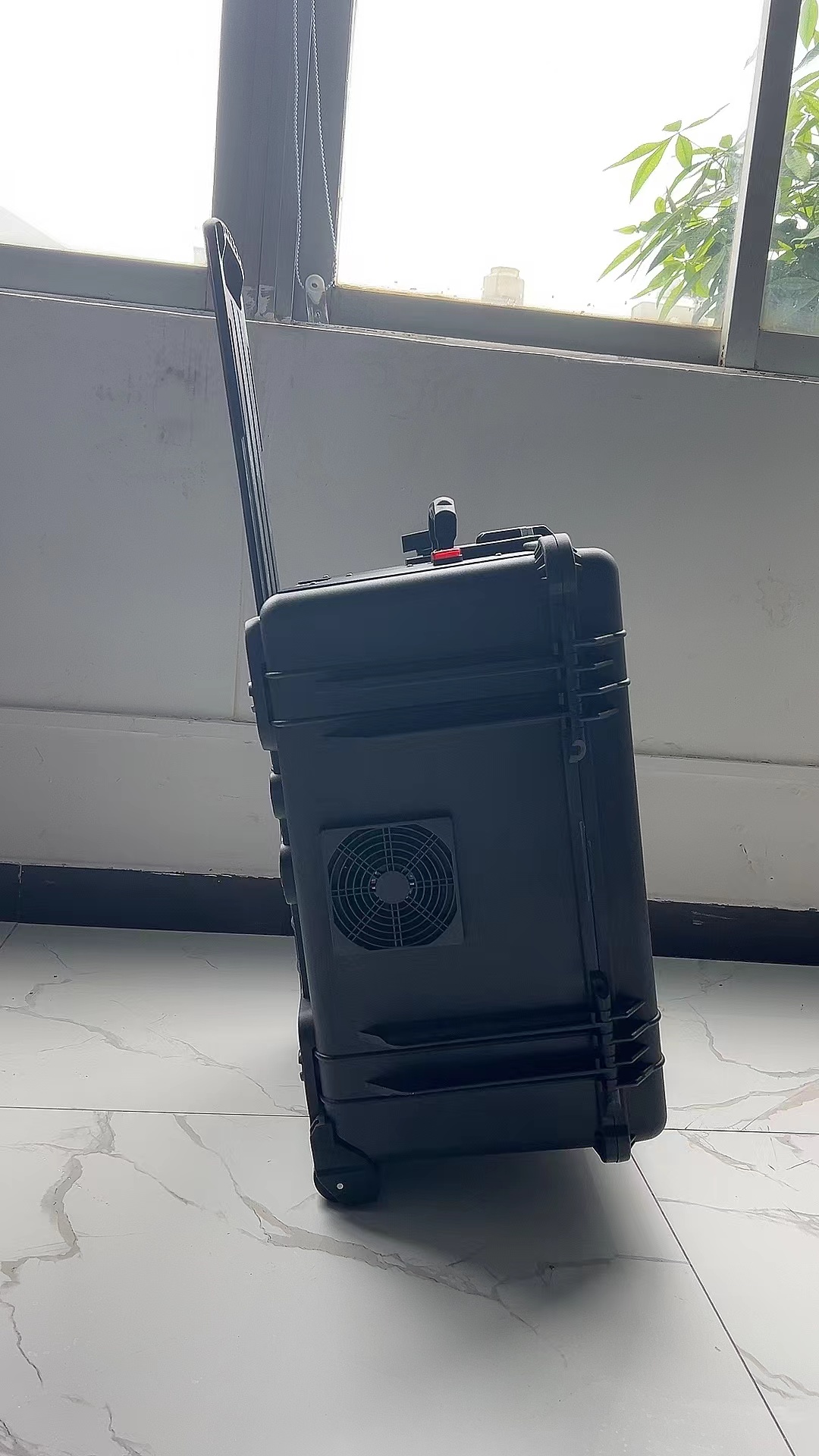 梁园手拉箱型移动通信干扰器
